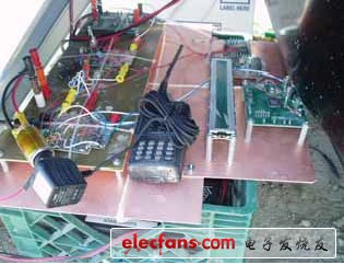 圖 8:通過(guò)汽車點(diǎn)煙器在 12Vdc 時(shí)對(duì) Ham無(wú)線電收發(fā)報(bào)機(jī)充電